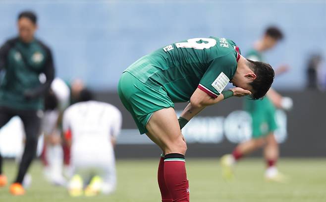 대전하나시티즌 유강현이 12일 대전월드컵경기장에서 열린 K리그1 강원FC전에서 패하자 아쉬워하고 있다. 프로축구연맹 제공