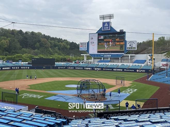 ▲ 17일 대구 삼성라이온즈파크에서 훈련 중인 삼성 라이온즈 선수들 ⓒ최원영 기자