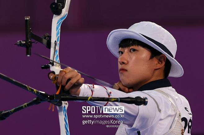 ▲ 이날 여자 리커브는 변화 폭이 가장 컸다. 항저우 아시안게임과 파리 올림픽에서 거푸 3관왕에 오른 임시현이 일찌감치 선발전서 탈락한 가운데 도쿄 올림픽 3관왕 안산(사진) 역시 2차 최종 평가전에서 4위 안에 들지 못했다.&nbsp;새로운 '여자양궁 어벤저스' 탄생을 지켜봐야 했다.