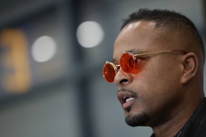 16일 인천국제공항을 통해 입국한 맨체스터 유나이티드·프랑스 국가대표 출신 파트리스 에브라. /사진=슛포러브 제공