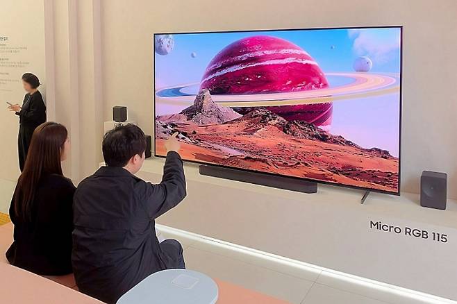 삼성전자의 2026년형 115형 마이크로 RGB TV / 사진=삼성전자