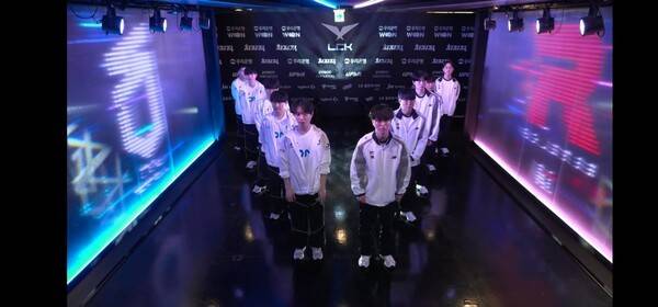 18일 서울 종로구 롤파크에서 열린 '2026 리그 오브 레전드 챔피언스 코리아(LCK)' 정규 시즌 2경기 1세트에서 KT롤스터가 라인전, 시야 장악, 오브젝트 운영까지 모든 면에서 DN수퍼스를 압도하며 '교과서 같은 완승'으로 1세트를 선점했다. ( KT롤스터 & DN수퍼스=1:0)./사진=네이버 치지직 라이브영상 캡처