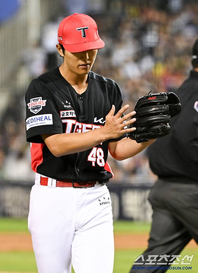 5회를 무실점으로 마친 이의리는 포수 주효상 리드에 고마운 마음을 전했다.