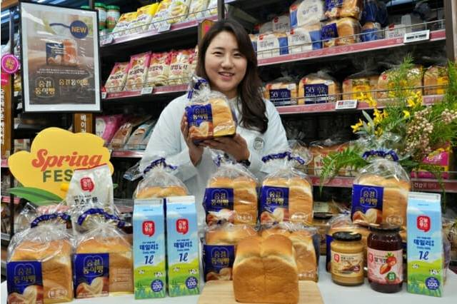 대형마트 휴무일? 이마트·롯데마트·홈플러스·코스트코 ‘PB 페스타’ = 이마트·롯데마트·홈플러스·코스트코 등 대형마트가 이번 주는 각사별 특색있는 할인행사에 돌입한다. 이마트는 ‘제철 토마토 균일가전’을, 롯데마트는‘PB 페스타’ 행사를, 홈플러스는 ‘PB '심플러스'(simplus) 행사’를 진행한다. ©사진=롯데마트: 대형마트 휴무일? 이마트·롯데마트·홈플러스‧코스트코 등 마트 휴일, 쉬는날