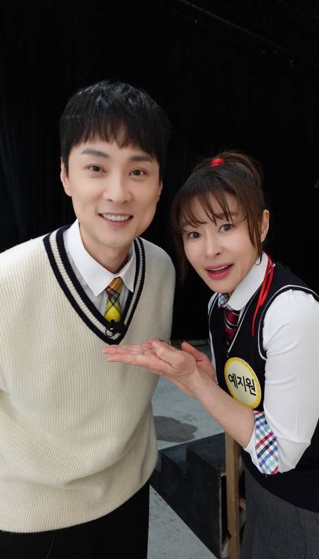 ‘아는 형님’ 민경훈 옆 예지원, ‘러블리한 미소’ (출처: JTBC ‘아는 형님’)