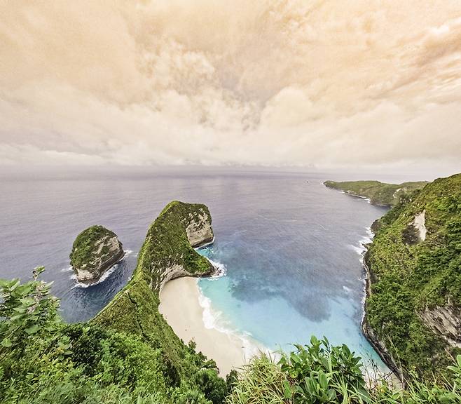 인도네시아의 대표적인 관광지 발리에서 일부 매립장이 운영을 중단하면서 주민들이 몸살을 앓고 있다. 사진=SCMP