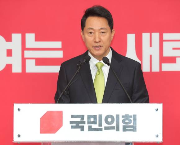 6·3 지방선거 국민의힘 서울시장 후보로 확정된 오세훈 서울시장이 18일 서울 여의도 국민의힘 당사에서 기자회견을 하고 있다. [사진=연합뉴스]