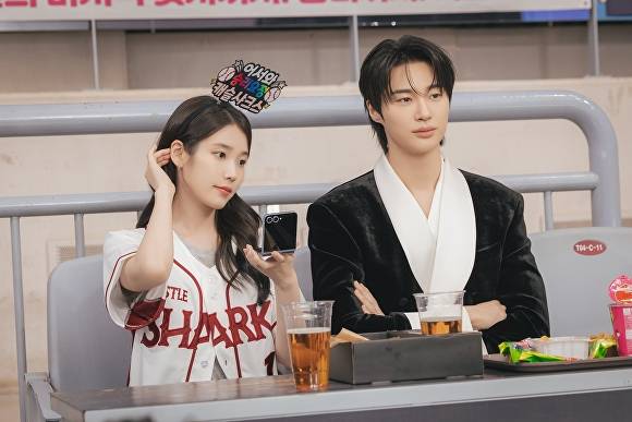 아이유와 변우석 [사진=mbc]