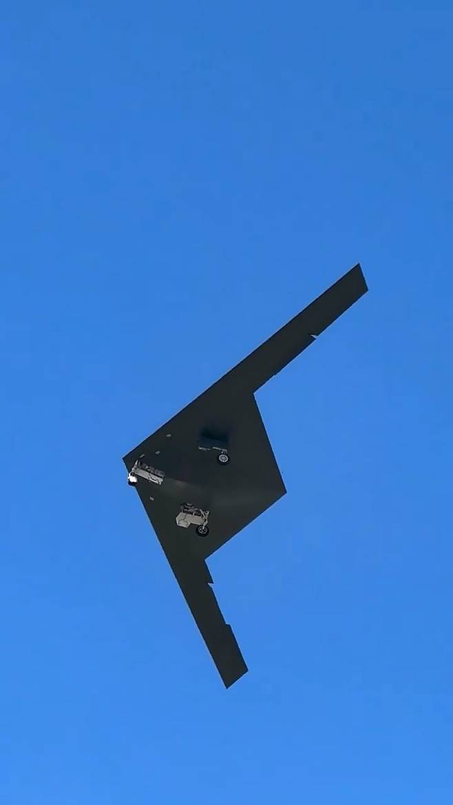 지난달 18일 그리스 라리사 공군기지에 착륙하는 미국 공군의 스텔스 무인 정찰기 RQ-180, timosnyc@인스타그램