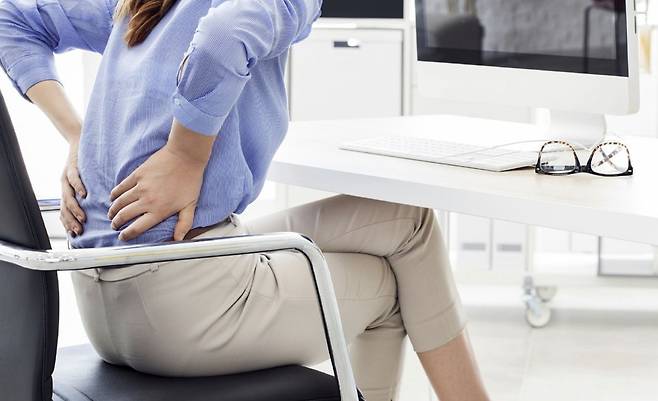 허리통증 이미지. 사진 픽사베이