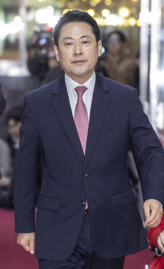 장동혁 국민의힘 대표가 지난 3월 31일 국회에서 우원식 국회의장을 면담하기 위해 의장실로 이동하고 있다. 연합뉴스