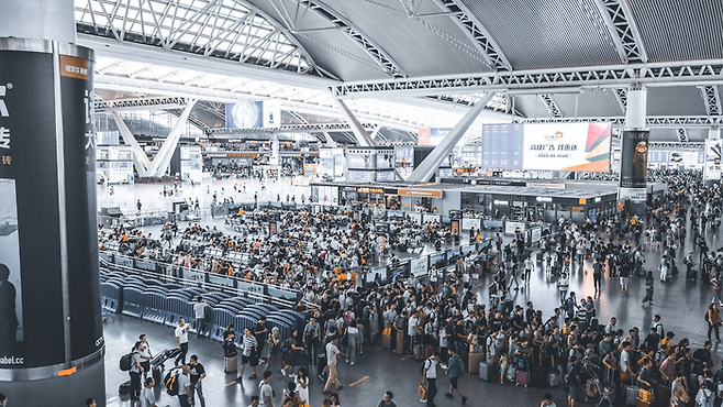 중국 광저우 공항. [Unsplash/hiurich granja]