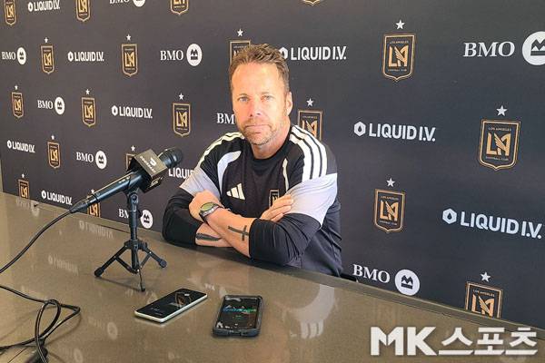 마크 도스 산토스 LAFC 감독이 인터뷰를 갖고 있다. 사진(美 로스앤젤레스)= 김재호 특파원