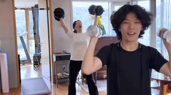 그룹 악뮤 멤버 이수현이 30kg 감량에 성공했다./ 사진=유튜브 채널 '이수현 official'