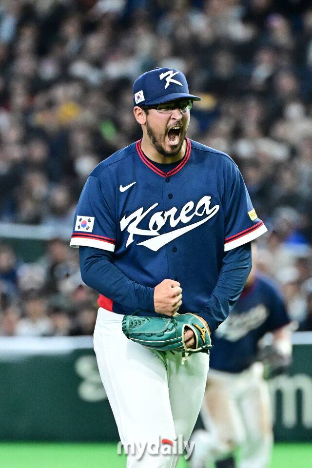 9일 일본 도쿄돔에서 열린 2026 월드 베이스볼 클래식(WBC) 조별리그 한국-호주 경기. 더닝이 7회말 2사 3루 호주 윙그로브를 삼진으로 잡고 포효하고 있다./마이데일리