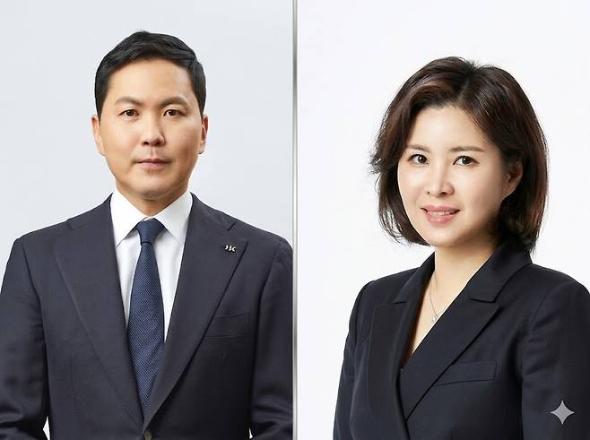 윤상현 콜마홀딩스 부회장과 윤여원 콜마비앤에이치 대표.[콜마홀딩스]