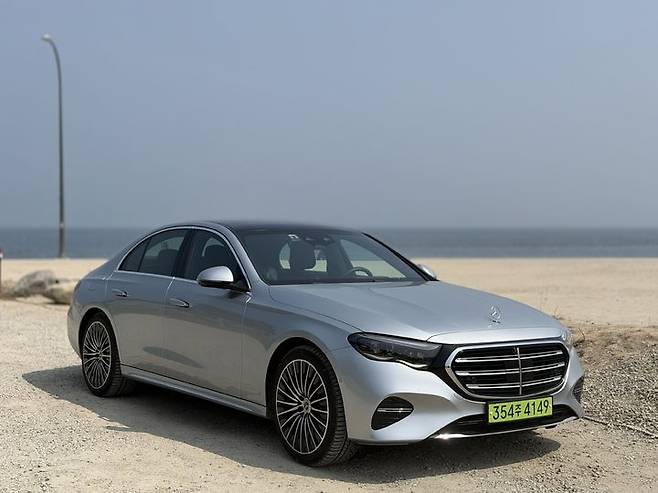 [서울=뉴시스] 김민성 기자 = 메르세데스-벤츠 E450 4matic 익스클루시브'. kms@newsis.com.  *재판매 및 DB 금지