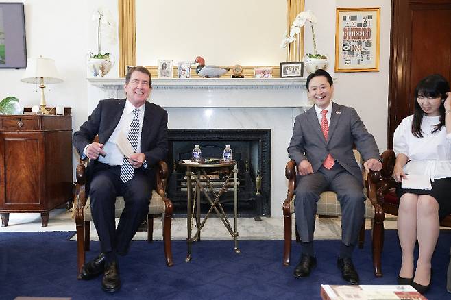 미국을 방문 중인 국민의힘 장동혁 대표가 15일(현지시간) 워싱턴DC에서 빌 해거티 미 상원의원과 면담하고 있다. 연합뉴스