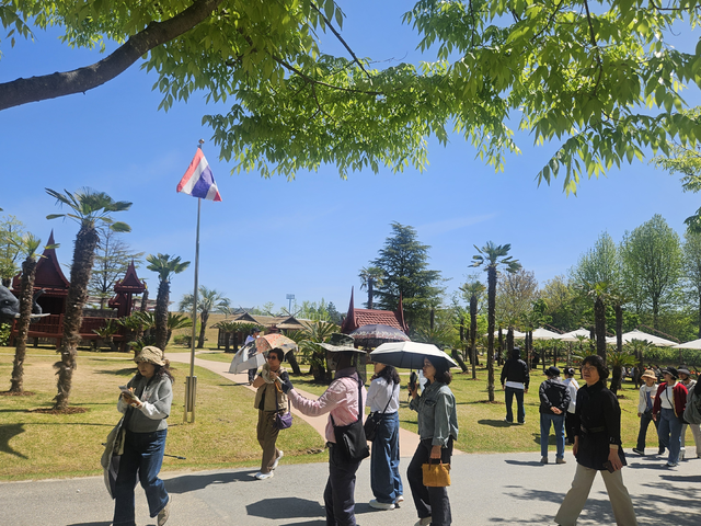 야자수가 있는 태국정원.