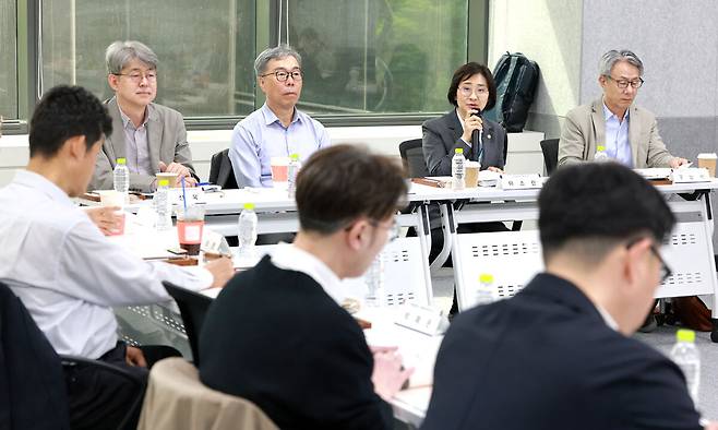 이스란 보건복지부 1차관이 17일 서울 중구 비즈허브서울센터에서 열린 제3차 기초생활보장제도 발전 포럼에서 발언하고 있다. 보건복지부 제공