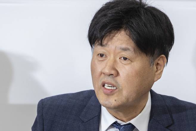 4월13일 김용&nbsp;전 민주연구원 부원장이 국회에서 진행한 기자간담회에서 검찰 기소의 부당함에 대해 설명하고 있다. ⓒ연합뉴스