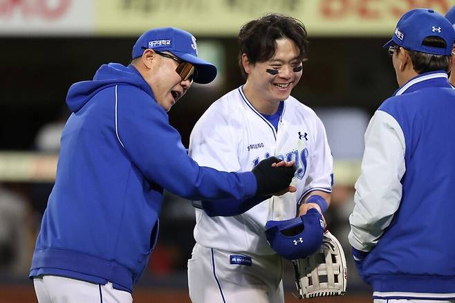 ▲ 왼쪽부터 박진만 감독, 박승규 ⓒ삼성 라이온즈