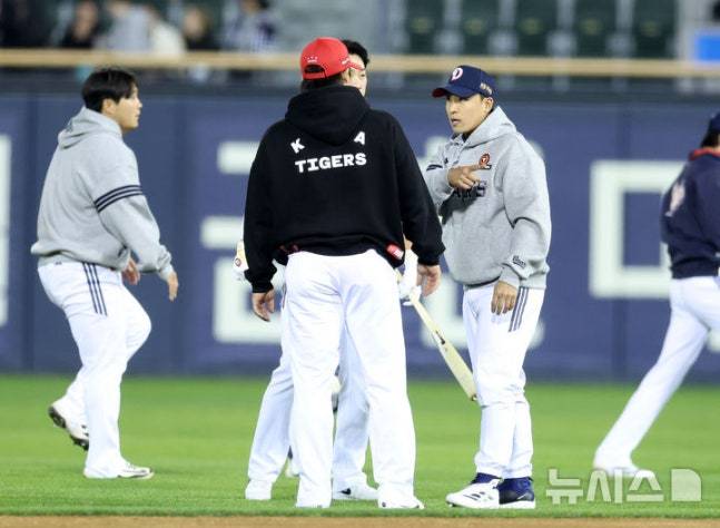 두산 베어스 손아섭(오른쪽). /사진=뉴시스