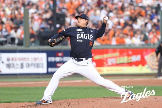 한화 류현진이 18일 부산 롯데전에서 역투하고 있다. /사진=한화 이글스 제공