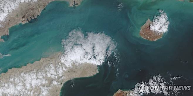 호르무즈 해협 위성 사진 [EUROPEAN UNION/COPERNICUS SENTINEL-2/로이터 연합뉴스 자료사진 재판매 및 DB 금지]