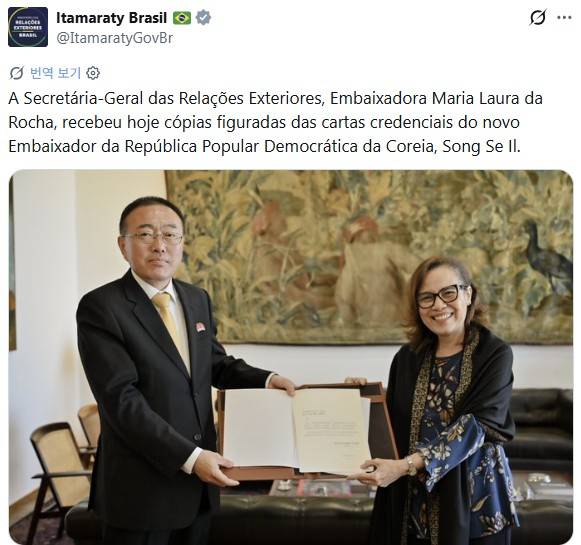 송세일 브라질 주재 신임 북한대사가 브라질 외교부 관리에게 이달 15일(현지시간) 신임장 사본을 제출하는 모습. 브라질 외교부 엑스(X·옛 트위터) 캡처