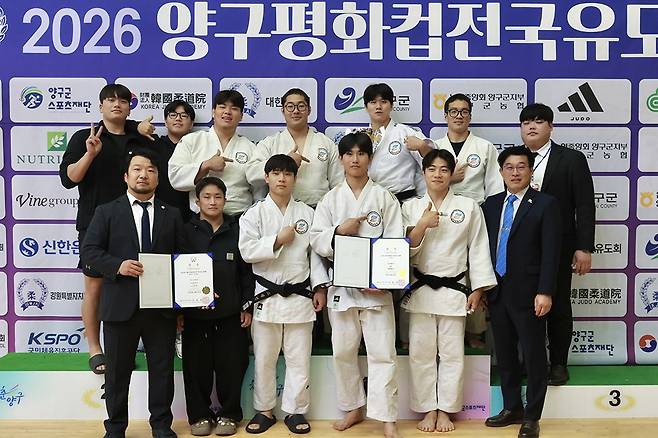 2026 양구평화 전국유도대회에서 단체전 우승을 차지한 세한대 선수단.  <전남도체육회 제공>