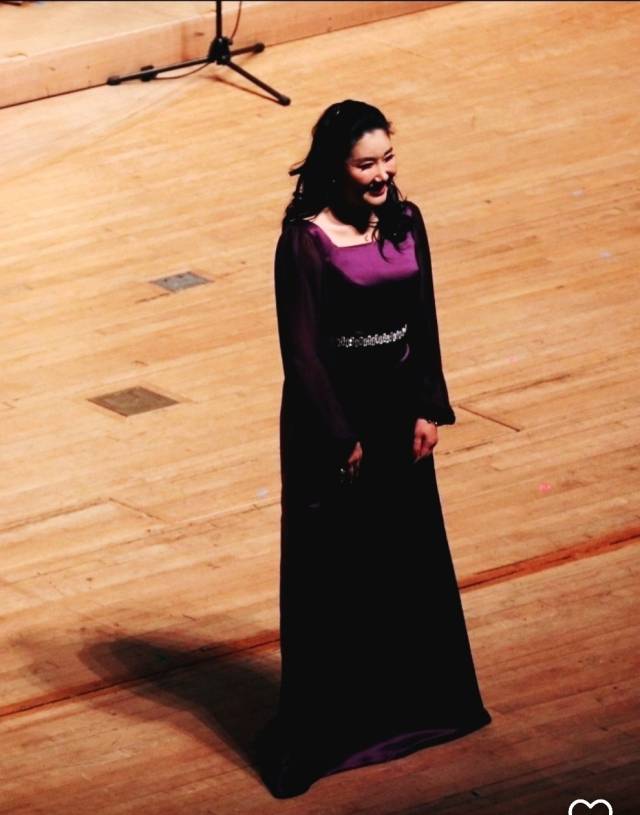 부산문화회관에서 열린 자선음악회에 나선 민수연 BS부산오페라단장.