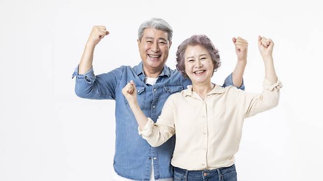 나이가 들수록 근육, 혈관, 면역, 인지 기능 등 전신 건강을 균형 있게 관리하는 것이 중요하다 | 출처: 클립아트코리아