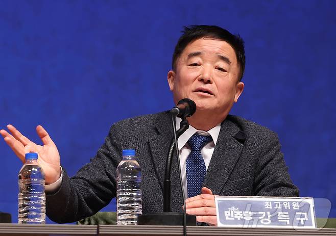 강득구 의원이 6일 경기도 수원시 경기아트센터에서 열린 더불어민주당 현장최고위원회의에서 발언하고 있다. (공동취재) 2026.4.6 ⓒ 뉴스1 김영운 기자