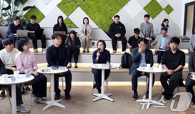 한성숙 중소벤처기업부 장관이 1일 오후 서울 서초구 뤼튼테크놀로지스에서 열린 '혁신 AI 스타트업 간담회'에서 모두발언을 하고 있다. 2025.10.1 ⓒ 뉴스1 황기선 기자