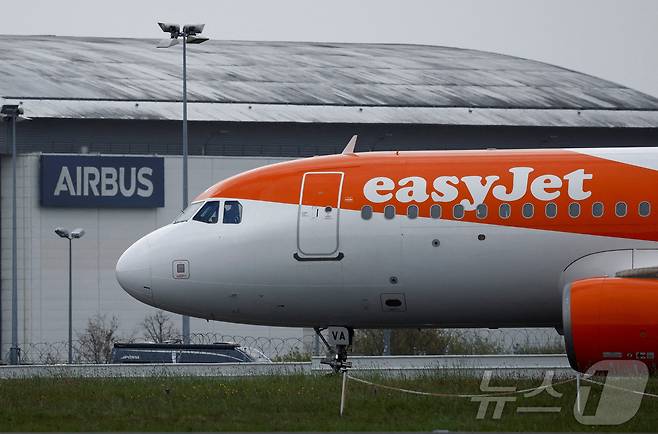 영국 저비용항공사 이지젯의 에어버스 A320 항공기. 2024.04.03. ⓒ 로이터=뉴스1