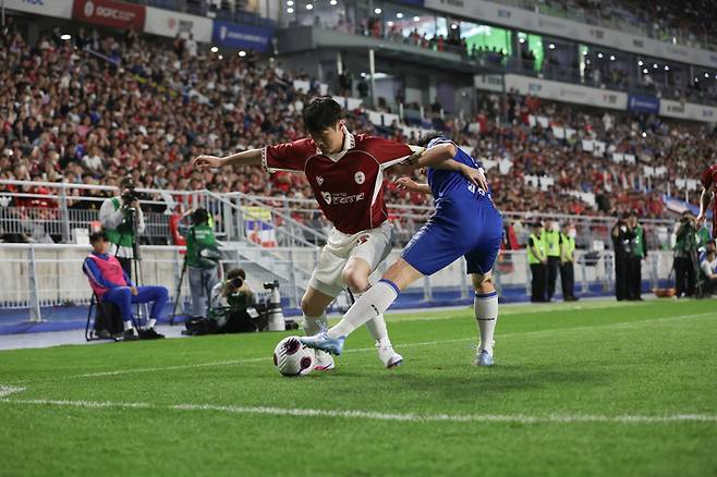 돌파하는 박지성. 제공 | 프레인스포츠