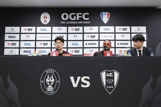 사전 기자회견에 임하고 있는 박지성과 파트리스 에브라(오른쪽). /사진=슛포러브