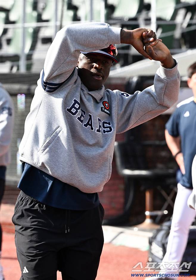 15일 인천SSG랜더스필드에서 열린 SSG와 두산의 경기. 두산 카메론이 몸을 풀고 있다. 인천=박재만 기자 pjm@sportschosun.com/2026.04.15/