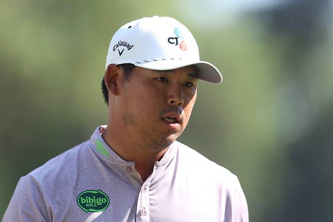 HILTON HEAD ISLAND, SOUTH CAROLINA - APRIL 18: Si Woo Kim of South Korea looks on from the 15th green during the third round of the RBC Heritage 2026 at Harbour Town Golf Links on April 18, 2026 in Hilton Head Island, South Carolina.   Andrew Redington/Getty Images/AFP (Photo by Andrew Redington / GETTY IMAGES NORTH AMERICA / Getty Images via AFP)







<저작권자(c) 연합뉴스, 무단 전재-재배포, AI 학습 및 활용 금지>