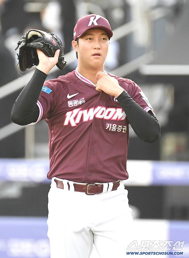 18일 수원 케이티위즈파크에서 열린 KT와 키움의 경기. 2회말 투구를 마치고 마운드를 내려오는 키움 선발 안우진. 수원=송정헌 기자songs@sportschosun.com/2026.04.18/