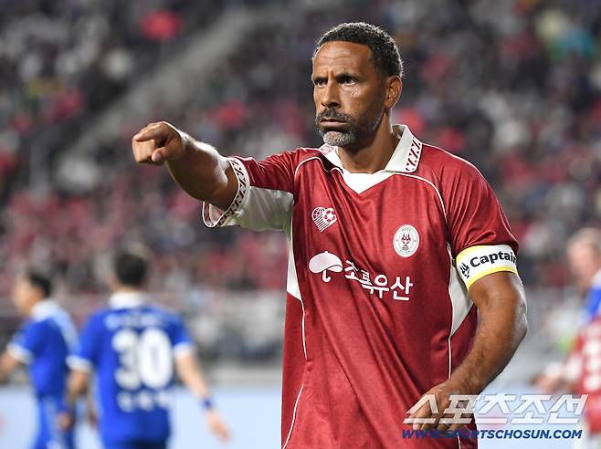 19일 수원 월드컵경기장에서 OGFC와 수원삼성의 레전드 매치가 열렸다. 경기하는 퍼디난드. 수원=송정헌 기자songs@sportschosun.com/2026.04.19/