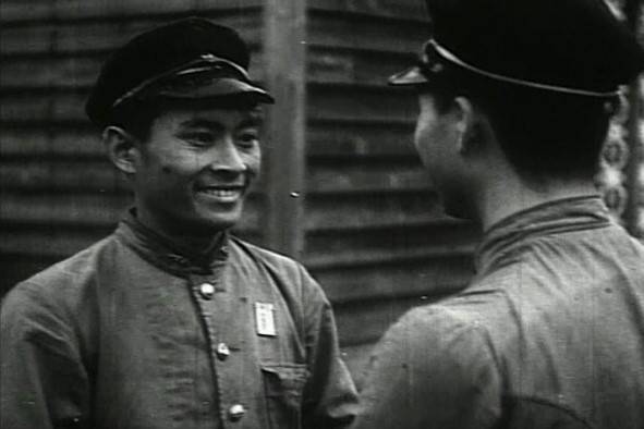 1942년 총독부 산하 조선영화제작주식회사가 제작한 '젊은 모습'에 출연한 황철(왼쪽). 사진=한국영화데이터베이스