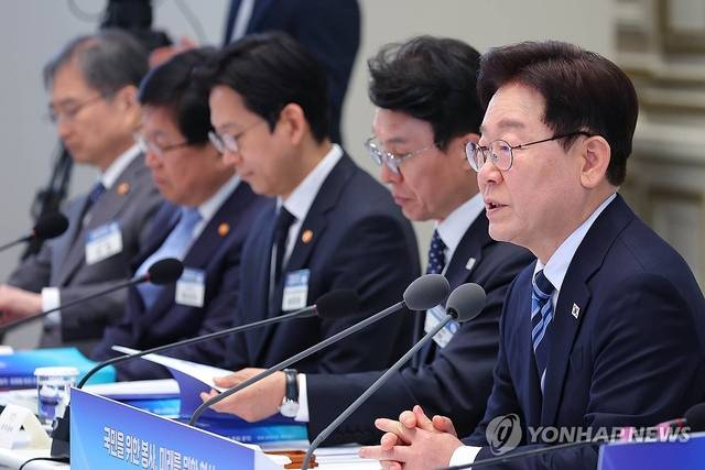 이재명 대통령이 지난 17일 청와대에서 열린 공공기관 및 유관기관 업무보고에서 발언하고 있다.