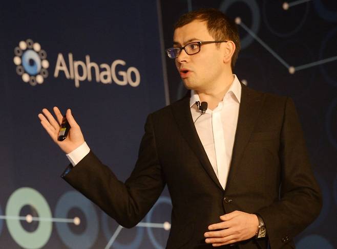 10년 전 알파고를 설명하는 데미스 허사비스 구글딥마인드 CEO 뉴스1