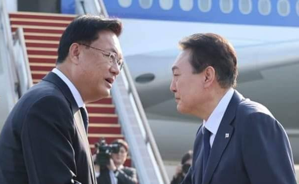 정진석 전 의원(왼쪽).