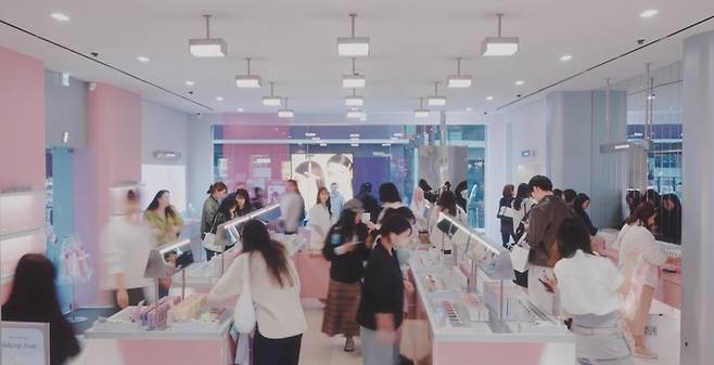 서울 성수동에 최근 문을 연 ‘하트퍼센트(HEART PERCENT)’ 플래그십 스토어.(더플러스인터렉티브 제공)