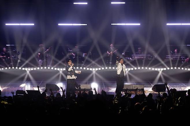 [서울=뉴시스] 이적·김진표 '패닉'. (사진 = 뮤직팜 엔터테인먼트 제공) 2026.04.19 photo@newsis.com *재판매 및 DB 금지
