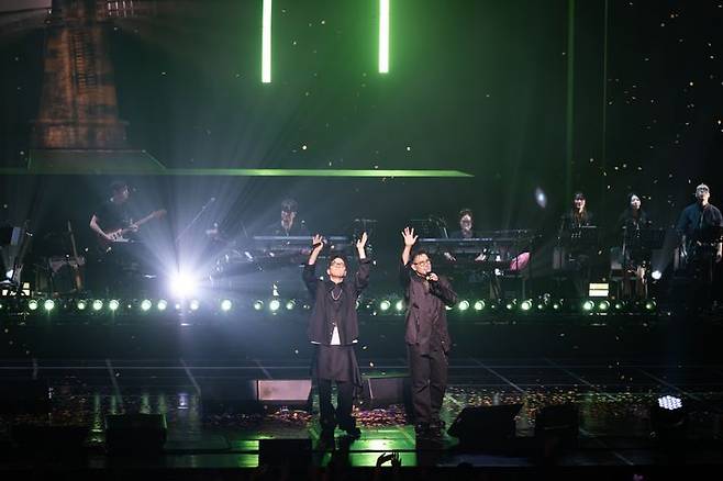 [서울=뉴시스] 이적·김진표 '패닉'. (사진 = 뮤직팜 엔터테인먼트 제공) 2026.04.19 photo@newsis.com *재판매 및 DB 금지