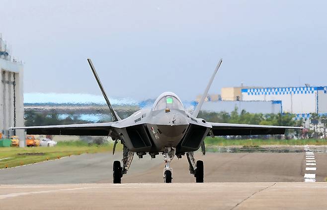 KF-21 시제기가 지상에서 이동하고 있다. 세계일보 자료사진